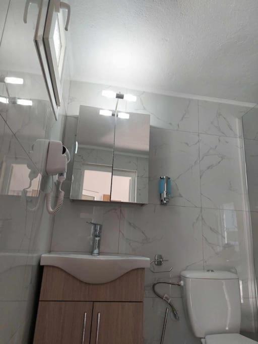 Studio Με Όλες Τις Ανέσεις Vétrina Buitenkant foto