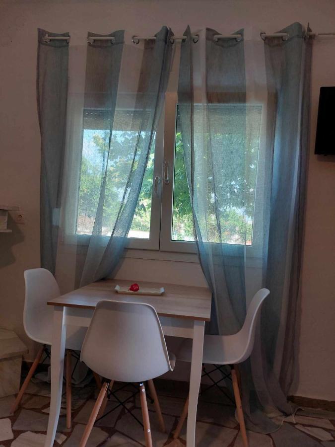 Studio Με Όλες Τις Ανέσεις Vétrina Buitenkant foto